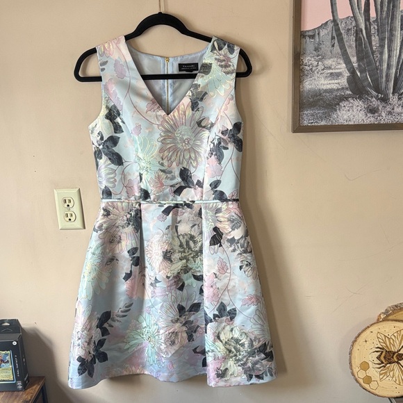 Tahari ASL Pastel Watercolor Floral Brocade A-Line Fit & Flare Dress Size 6 - Picture 3 of 10